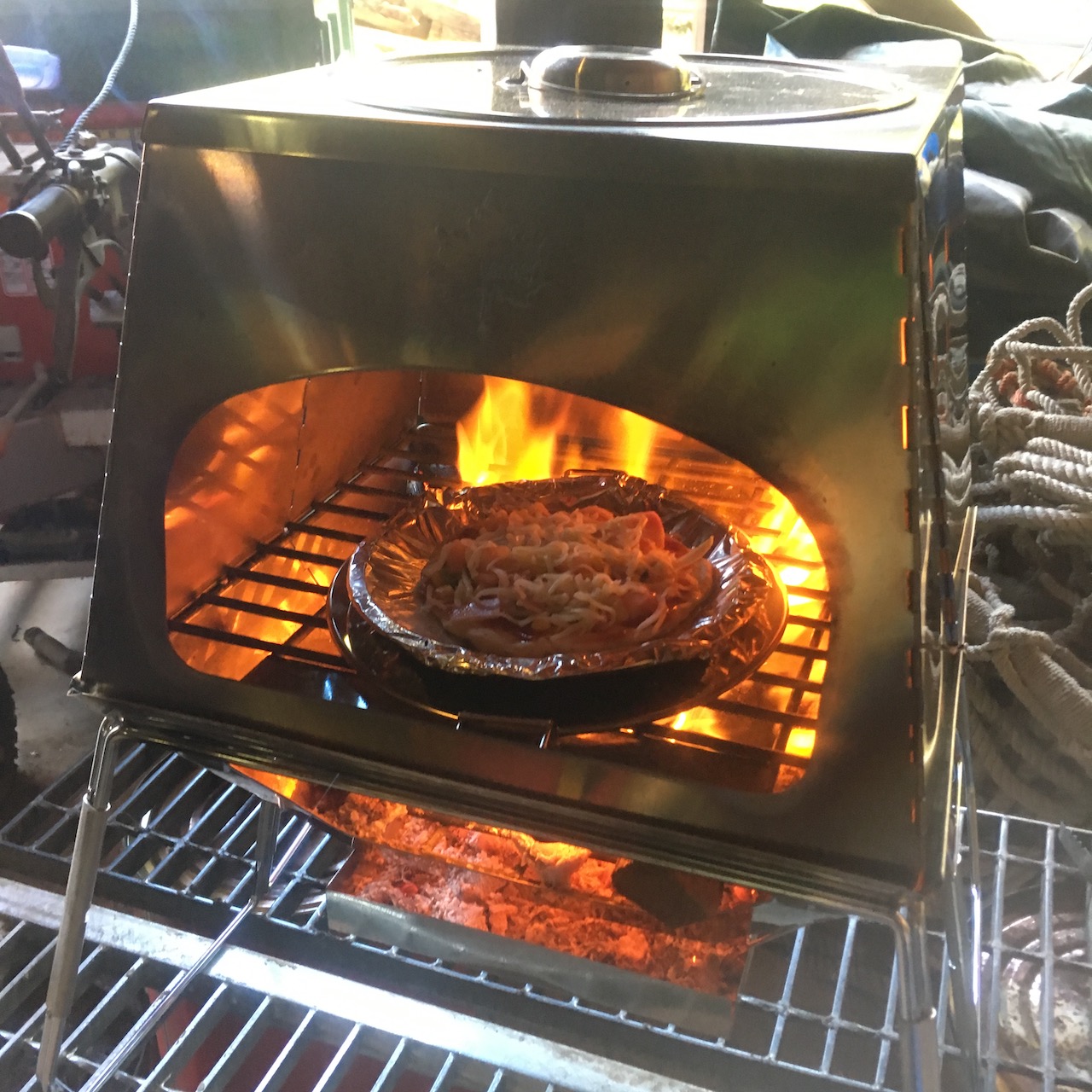 ロゴスのオススメ ピザ窯！ダッチオーブンがおける！焚き火