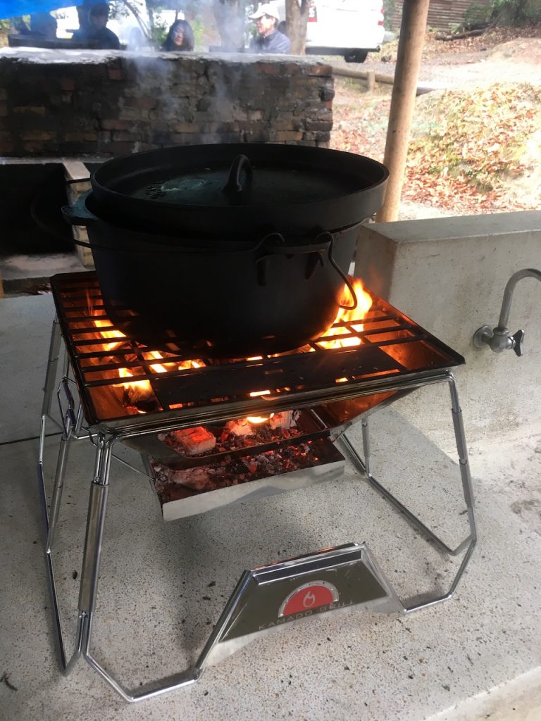 ロゴスのオススメ ピザ窯！ダッチオーブンがおける！焚き火